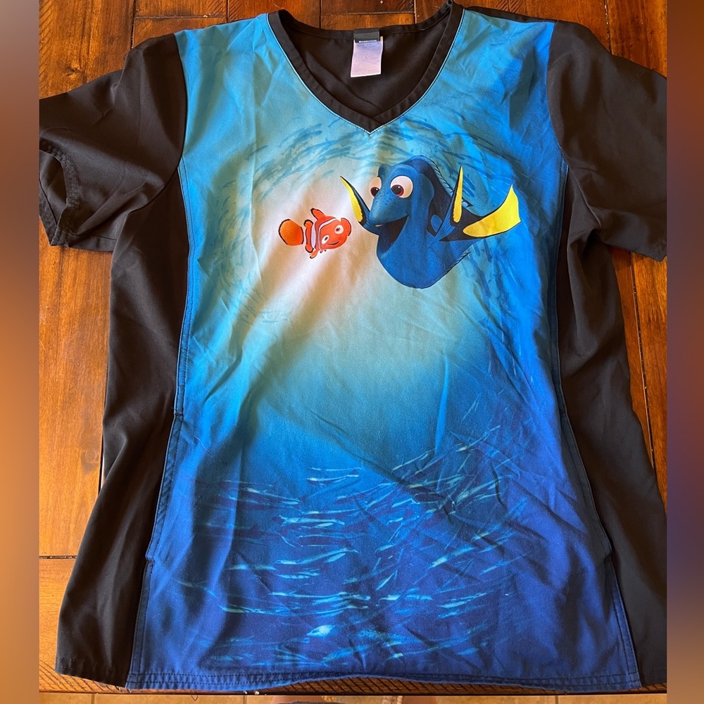 Nemo and Dory Large scrub top
